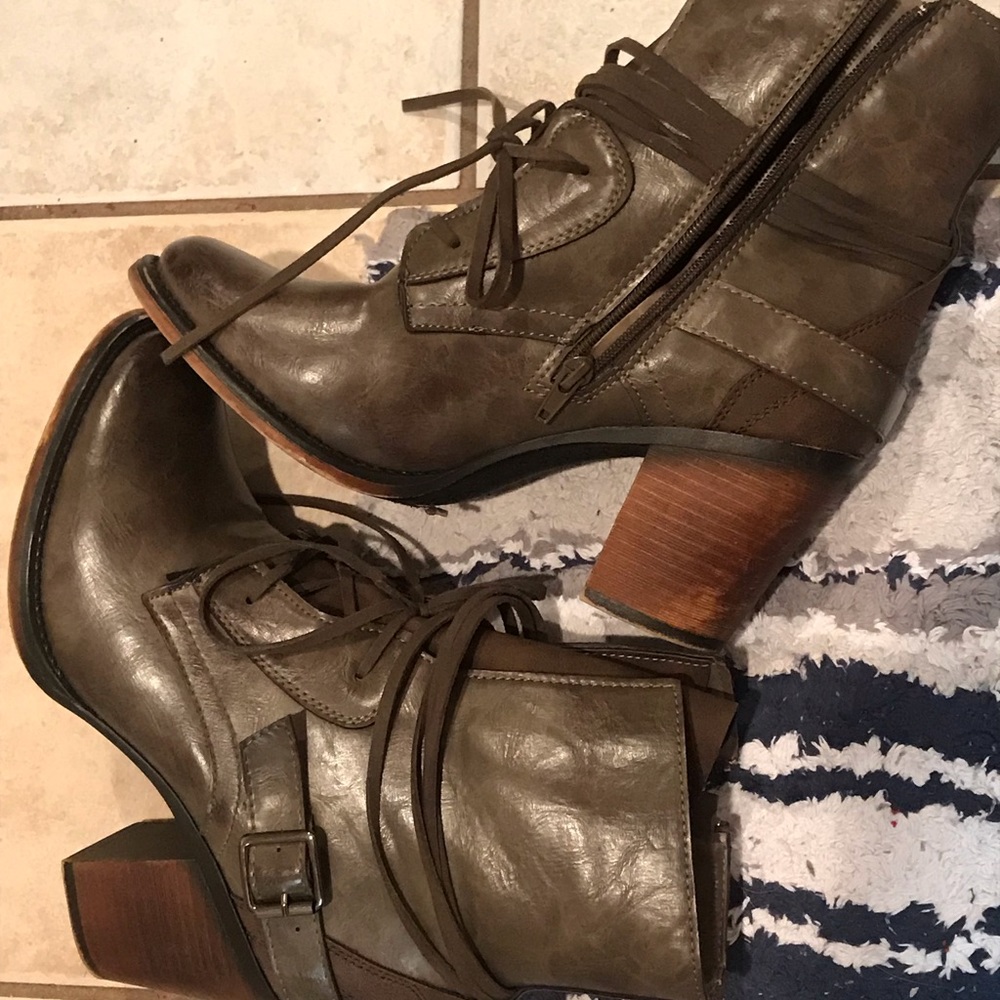 Pierre Dumas brown heeled distressed boots